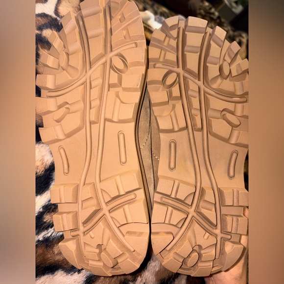 Steve Madden Beige Suede Slip-Ons NWOT - Picture 5 of 5